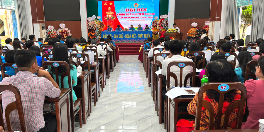 Toàn cảnh Đại hội Công đoàn huyện Chư Sê lần thứ IX. Ảnh: Đinh Yến Toàn cảnh Đại hội Công đoàn huyện Chư Sê lần thứ IX. Ảnh: Đinh Yến