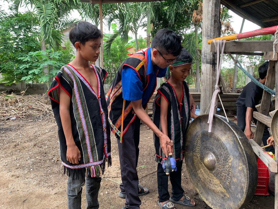 Anh Kpă Dêl luôn mong muốn thế hệ trẻ giữ gìn và phát huy văn hóa dân tộc. Ảnh: Trân Trân Anh Kpă Dêl luôn mong muốn thế hệ trẻ giữ gìn và phát huy văn hóa dân tộc. Ảnh: Trân Trân