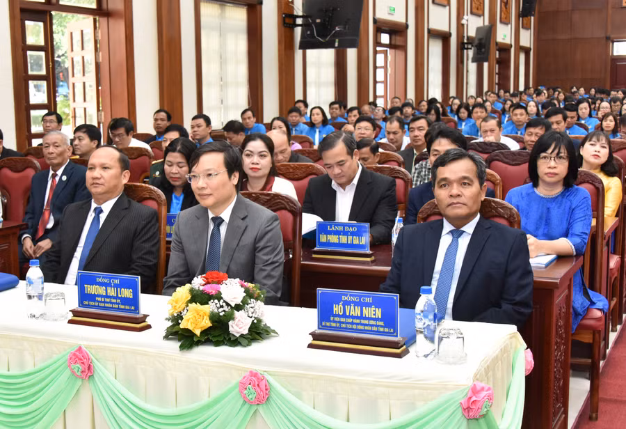 Các đồng chí lãnh đạo tỉnh tham dự Đại hội Công đoàn tỉnh Gia Lai lần thứ XI (nhiệm kỳ 2023-2028). Ảnh: Đức Thụy