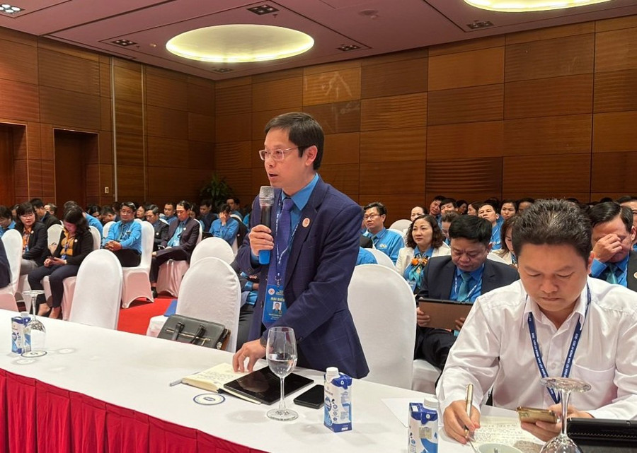 Đồng chí Nguyễn Hoàng Phong-Tỉnh ủy viên, Chủ tịch LĐLĐ tỉnh Gia Lai, Ủy viên Ban Chấp hành Tổng Liên đoàn LĐLĐ Việt Nam khóa XIII phát biểu tại diễn đàn. Ảnh: Mỹ Lệ Đồng chí Nguyễn Hoàng Phong-Tỉnh ủy viên, Chủ tịch LĐLĐ tỉnh Gia Lai, Ủy viên Ban Chấp hành Tổng Liên đoàn LĐLĐ Việt Nam khóa XIII phát biểu tại diễn đàn. Ảnh: Mỹ Lệ