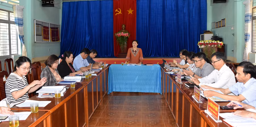 Quang cảnh buổi làm việc. Ảnh: Đinh Yến