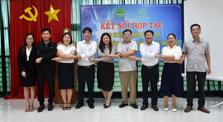 Các bên cùng nhau kết nối hợp tác để phát triển nông nghiệp và chăn nuôi. Ảnh: Đinh Yến
