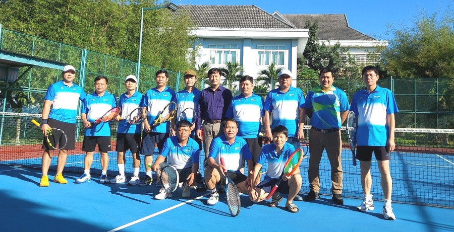 Các vận động viên tham gia môn Tennis tại Hội thao chụp ảnh lưu niệm. Ảnh: Đinh Yến Các vận động viên tham gia môn Tennis tại Hội thao chụp ảnh lưu niệm. Ảnh: Đinh Yến