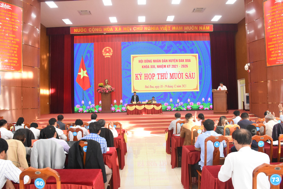 Quang cảnh kỳ họp thứ 16 HĐND huyện Đak Đoa. Ảnh: Đinh Yến