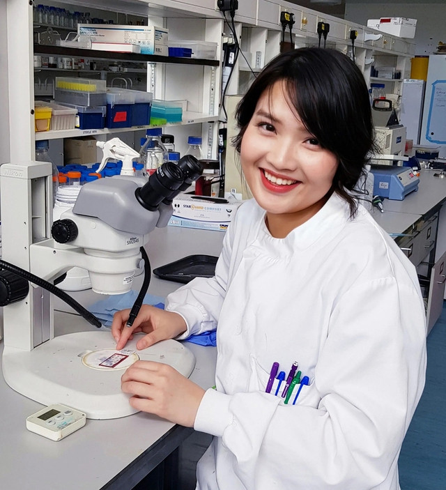 Cô gái theo đuổi nghiên cứu khoa học với mong muốn giúp ích cho người bệnh - Ảnh 1. Việt Hằng có niềm đam mê với nghiên cứu khoa học. Ảnh: NVCC