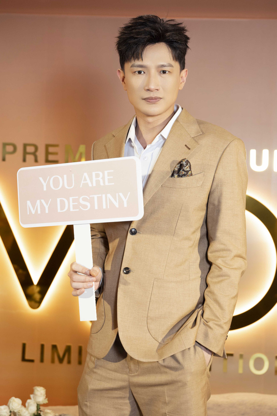 Hồ Ngọc Hà mặc quyến rũ, tình cảm bên Kim Lý - Ảnh 7. Bận rộn chuẩn bị cho chung kết The New Mentor, Dược sĩ Tiến vẫn dành thời gian đến ủng hộ giọng ca Cả một trời thương nhớ. Ảnh: NVCC