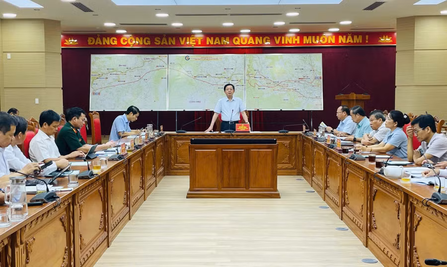 Quang cảnh phiên họp. Ảnh: Phi Long