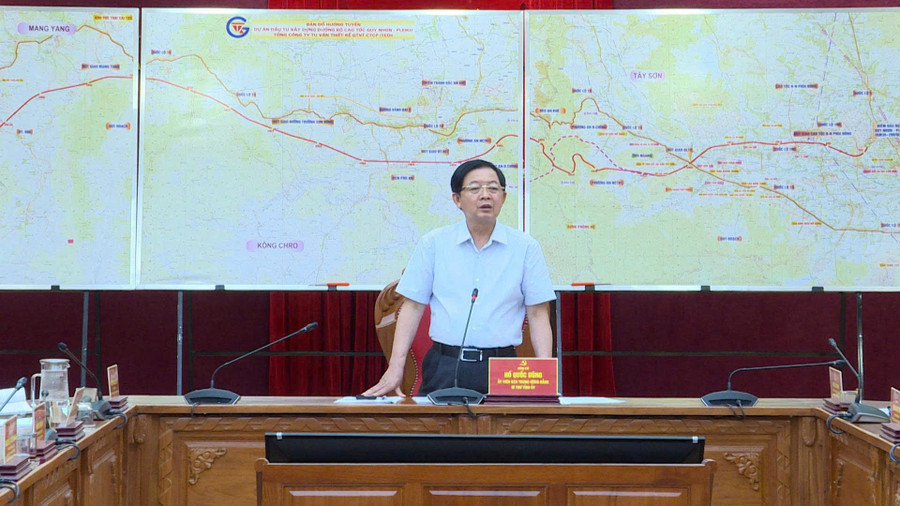 Bí thư Tỉnh ủy Hồ Quốc Dũng phát biểu chỉ đạo tại phiên họp. Ảnh: Phi Long Bí thư Tỉnh ủy Hồ Quốc Dũng phát biểu chỉ đạo tại phiên họp. Ảnh: Phi Long
