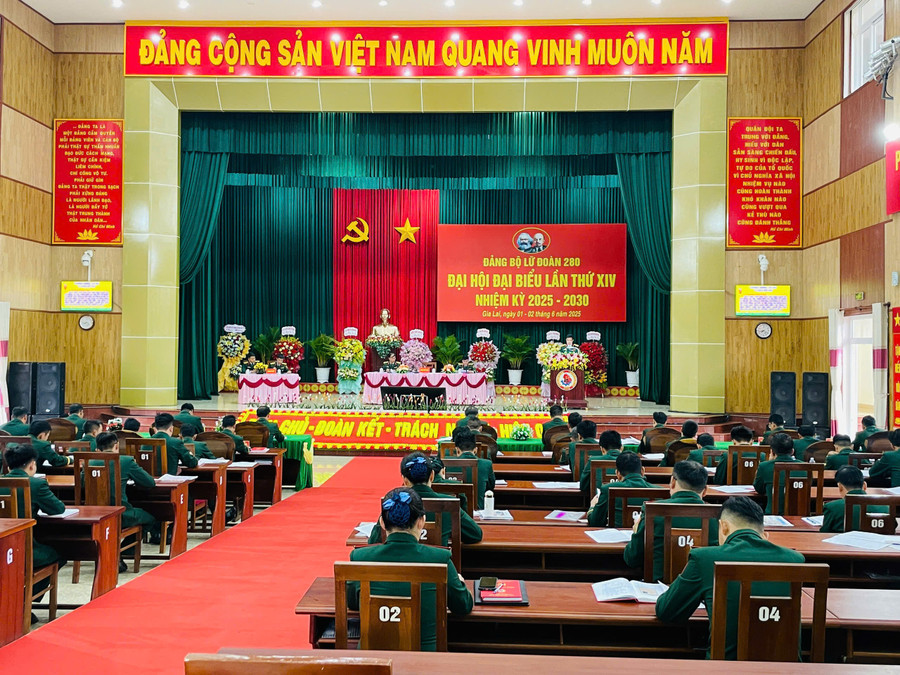 Quang cảnh Đại hội đại biểu Lữ đoàn Công binh 280 lần thứ XIV (nhiệm kỳ 2025-2030). Ảnh: Phi Long quang-canh-dai-hoi-dai-bieu-dang-bo-lu-doan-280.jpg