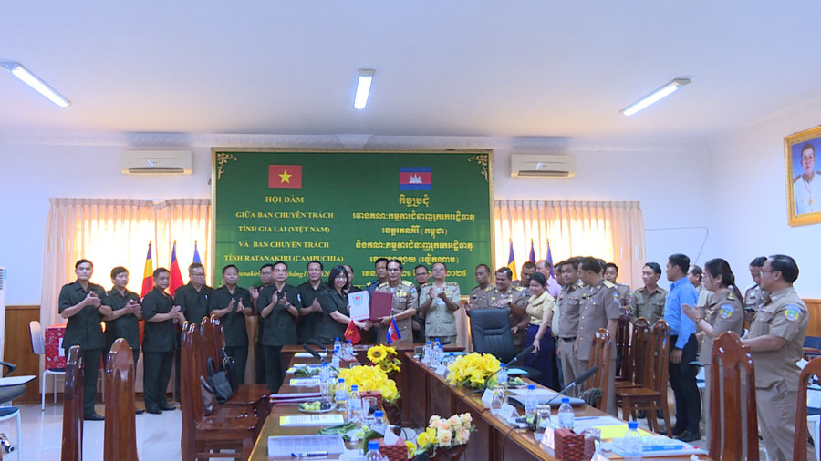 Gia Lai Provincial Steering Committee and Ratanakiri Provincial Steering Committee signed a memorandum of understanding. Photo: Doan Binh anh-2.jpg