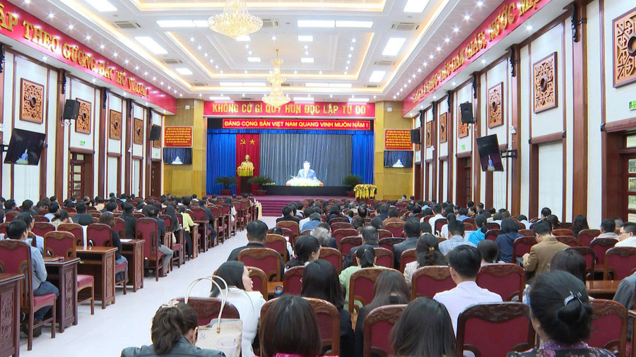 Quang cảnh tập huấn tại Hội trường 2-9, TP. Pleiku. Ảnh: Thanh Sáng cac-dai-bieu-tham-du-tap-huan-tai-hoi-truong-2-9-tp-pleiku-anh-thanh-sang.jpg