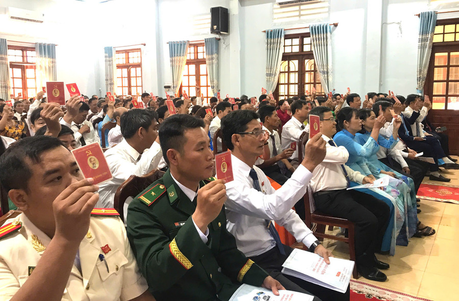 ប្រតិភូបោះឆ្នោតអនុម័តលើគោលដៅ និងភារកិច្ចសម្រាប់អាណត្តិថ្មី។ រូបថត៖ Doan Binh z6936370496290-e77d975a497285e570238a26d82ce1c8.jpg