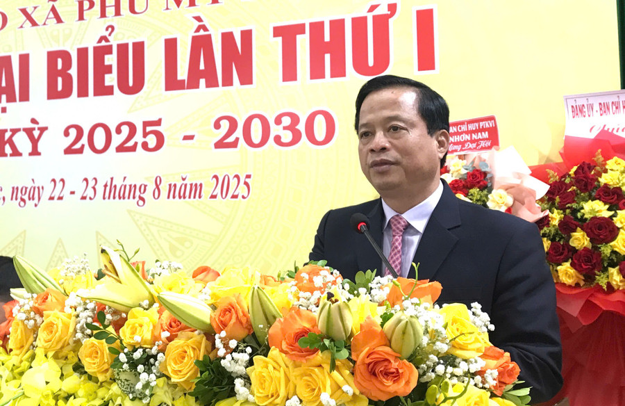 សមាជិកគណៈកម្មាធិការអចិន្ត្រៃយ៍បក្សខេត្ត អនុប្រធានអចិន្ត្រៃយ៍គណៈកម្មាធិការប្រជាជនខេត្ត លោក Nguyen Tuan Thanh ថ្លែងសុន្ទរកថាដឹកនាំអង្គសន្និបាត។ រូបថត៖ Doan Binh z6936370504673-5bccd3c8ac259c788af43f045cd83566.jpg