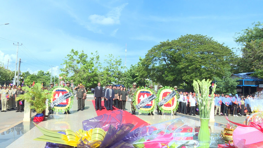Lễ tiễn 6 hài cốt liệt sĩ được tìm kiếm, quy tập trong mùa khô 2024-2025 tại tỉnh Preah Vihear về nước. Ảnh: Đoàn Bình le-tien-6-hai-cot-liet-si-duoc-tim-kiem-quy-tap-trong-mua-kho-2024-2025-tai-tinh-preah-vihear-ve-nuoc-anh-doan-binh.jpg