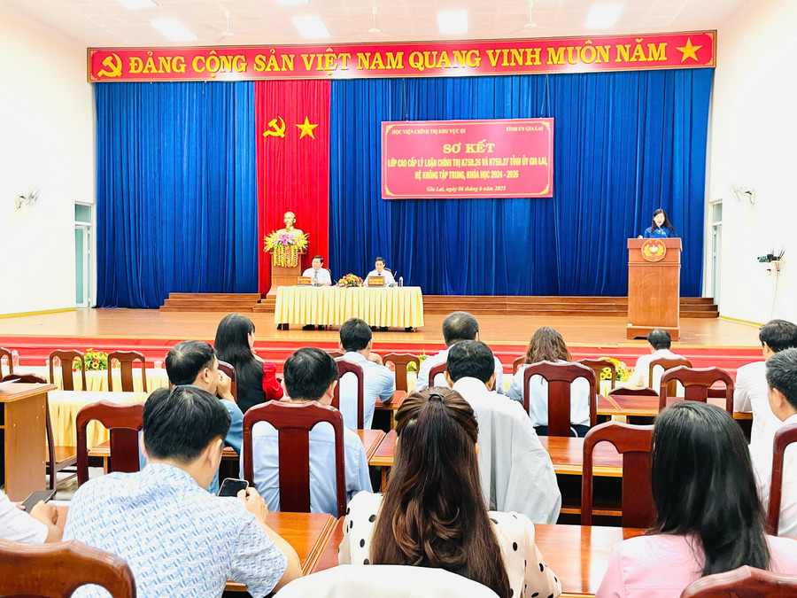 Quang cảnh buổi sơ kết. Ảnh: Phi Long z6676511720166-fbb00b1c0ab6161e7db6ffdd0e8cd2c9.jpg