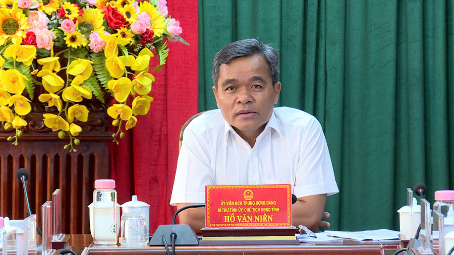 Đồng chí Hồ Văn Niên-Ủy viên Ban Chấp hành Trung ương Đảng, Bí thư Tỉnh ủy, Chủ tịch HĐND tỉnh phát biểu chỉ đạo tại Phiên họp. Ảnh: Huy Toàn dong-chi-ho-van-nien-uy-vien-ban-chap-hanh-trung-uong-dang-bi-thu-tinh-uy-chu-tich-hdnd-tinh-gia-lai-phat-bieu-chi-dao-tai-phien-hop.jpg
