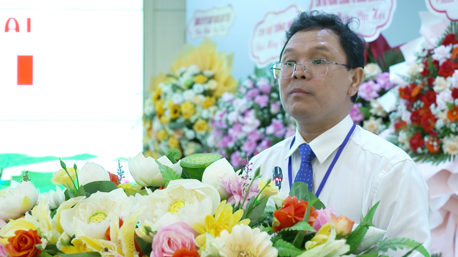 Đồng chí Vũ Tiến Anh-Bí thư Đảng ủy, Chánh Văn phòng UBND tỉnh phát biểu. Ảnh: Minh Trung thoi-su00-06-54-01still900.jpg