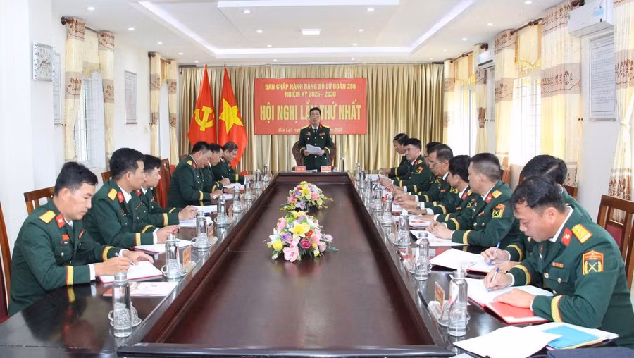 hoi-nghi-lan-thu-hat-ban-chap-hanh-dang-bo-lu-doan-cong-binh-280-nhiem-ky-2025-2030.jpg
