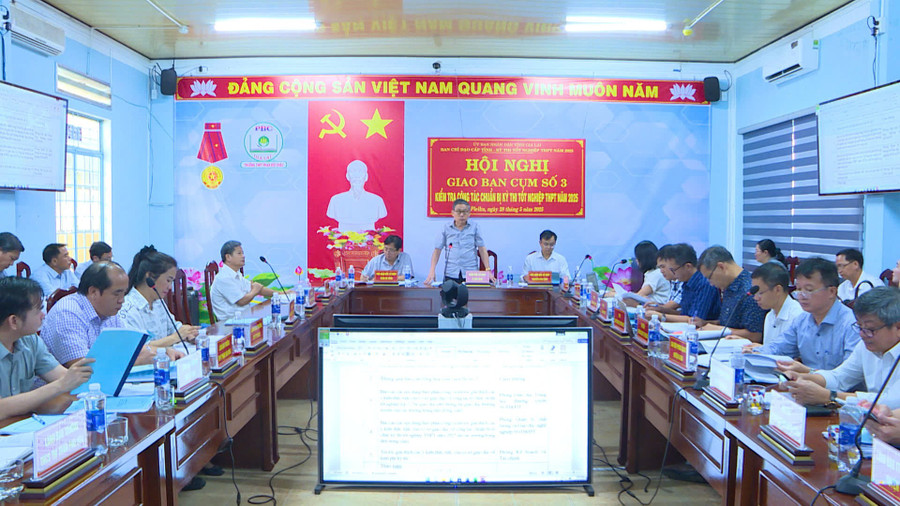 Quang cảnh Hội nghị giao ban Cụm số 3 chuẩn bị cho Kỳ thi tốt nghiệp THPT năm 2025. Ảnh: Ksor Tuối hinh-ban-chi-dao-cap-tinh-hoi-nghi-giao-ban-cum-so-3-chuan-bi-ky-thi-tot-nghiep-thpt-nam-2025.jpg