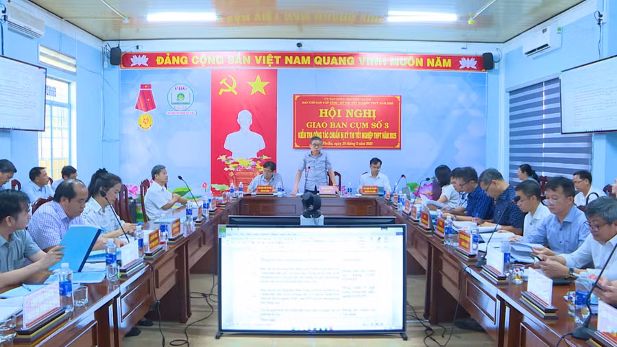 hinh-ban-chi-dao-cap-tinh-hoi-nghi-giao-ban-cum-so-3-chuan-bi-ky-thi-tot-nghiep-thpt-nam-2025.jpg