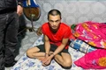 Đối tượng Hiền bị Công an phường Hội Phú bắt giữ tại nhà riêng. Ảnh: Tiến Long