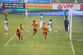 Minh Tâm đã mở tỷ số khá sớm cho HAGL trong trận gặp SLNA trên sân Pleiku. Ảnh: Văn Ngọc