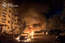 Bầu trời Ukraine rực lửa 