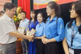 Gặp mặt học sinh và giáo viên có dự án tham gia cuộc thi khoa học, kỹ thuật cấp quốc gia