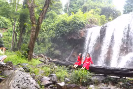 Rộn ràng không khí đón xuân ngày mùng 3 Tết