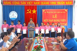 Ươm mầm “hạt giống đỏ” từ mái trường phổ thông.