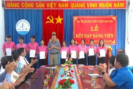 Ươm mầm “hạt giống đỏ” từ mái trường phổ thông.