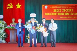 Lãnh đạo Tập đoàn Công nghiệp Cao su Việt Nam công bố và trao quyết định bổ nhiệm Tổng Giám đốc Công ty TNHH một thành viên Cao su Mang Yang.
