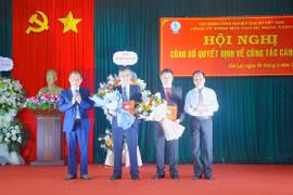 Lãnh đạo Tập đoàn Công nghiệp Cao su Việt Nam công bố và trao quyết định bổ nhiệm Tổng Giám đốc Công ty TNHH một thành viên Cao su Mang Yang.