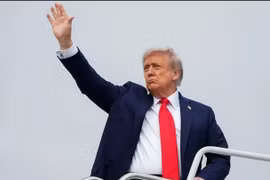 Ông Trump thúc đẩy thượng đỉnh 3 bên, chiến sự vẫn leo thang