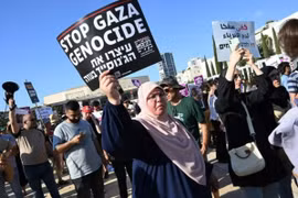 Israel rung chuyển bởi biểu tình, quốc tế phẫn nộ vụ không kích Bệnh viện Nasser