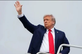 Ông Trump thúc đẩy thượng đỉnh 3 bên, chiến sự vẫn leo thang