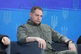 “Cánh tay phải” ra đi, ông Zelensky đứng trước thử thách sinh tồn