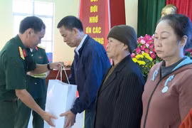 Phường An Phú tặng quà tri ân 217 hộ gia đình chính sách, người có công với cách mạng và thân nhân liệt sĩ