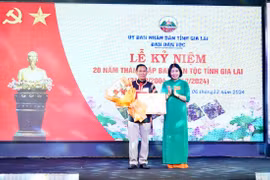 Bộ trưởng, Chủ nhiệm Ủy ban Dân tộc tặng bằng khen cho 1 tập thể và 12 cá nhân