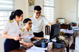 Cơ quan Thuế tỉnh tiếp nhận và xử lý thông tin liên quan đến quy trình, thủ tục hành chính thuế trên môi trường điện tử. Ảnh: Tiến Sỹ