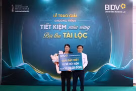 BIDV Chi nhánh Nam Gia Lai trao thưởng “Tiết kiệm mùa vàng - Bội thu tài lộc” cho 28 khách hàng