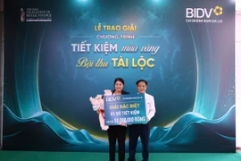 BIDV Chi nhánh Nam Gia Lai trao thưởng “Tiết kiệm mùa vàng - Bội thu tài lộc” cho 28 khách hàng