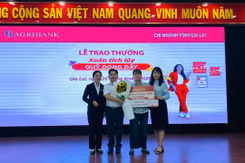Trao thưởng cho 3 khách hàng trúng giải chương trình “Xuân tích luỹ- Quỹ đong đầy”