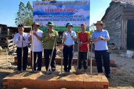 Chủ tịch UBND tỉnh Rah Lan Chung: Kiểm tra tình hình xóa nhà tạm, nhà dột nát và vùng tưới hồ thủy lợi Ia Mơr