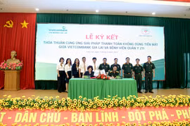 Vietcombank Gia Lai và Bệnh viện Quân y 211 ký kết thỏa thuận hợp tác thanh toán viện phí không dùng tiền mặt
