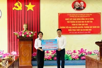 Thứ trưởng Bộ GD&ĐT Lê Quân thăm hỏi, động viên các trường học vùng lũ tại Gia Lai.