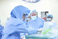 Lần đầu tiên Việt Nam ứng dụng robot trong phẫu thuật thay khớp gối toàn phần