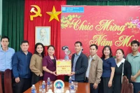 Trưởng ban Tuyên giáo và Dân vận Tỉnh ủy Nguyễn Thị Phong Vũ chúc Tết Làng trẻ em SOS Quy Nhơn