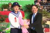 Chủ tịch UBND tỉnh Phạm Anh Tuấn động viên, tiễn 443 tân binh nhập ngũ