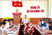 Phó Bí thư Tỉnh ủy Châu Ngọc Tuấn kiểm tra công tác chuẩn bị bầu cử tại xã An Nhơn Tây